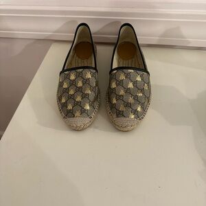 Gucci Women's Black and Gold Patterned Espadrilles